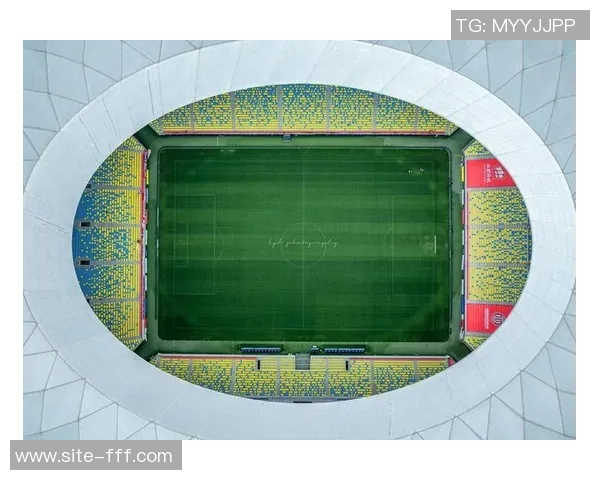 精彩足球盛宴尽在眼前让我们一起为梦想助力的足球Banner 精彩足球盛宴尽在眼前让我们一起为梦想助力的足球Banner